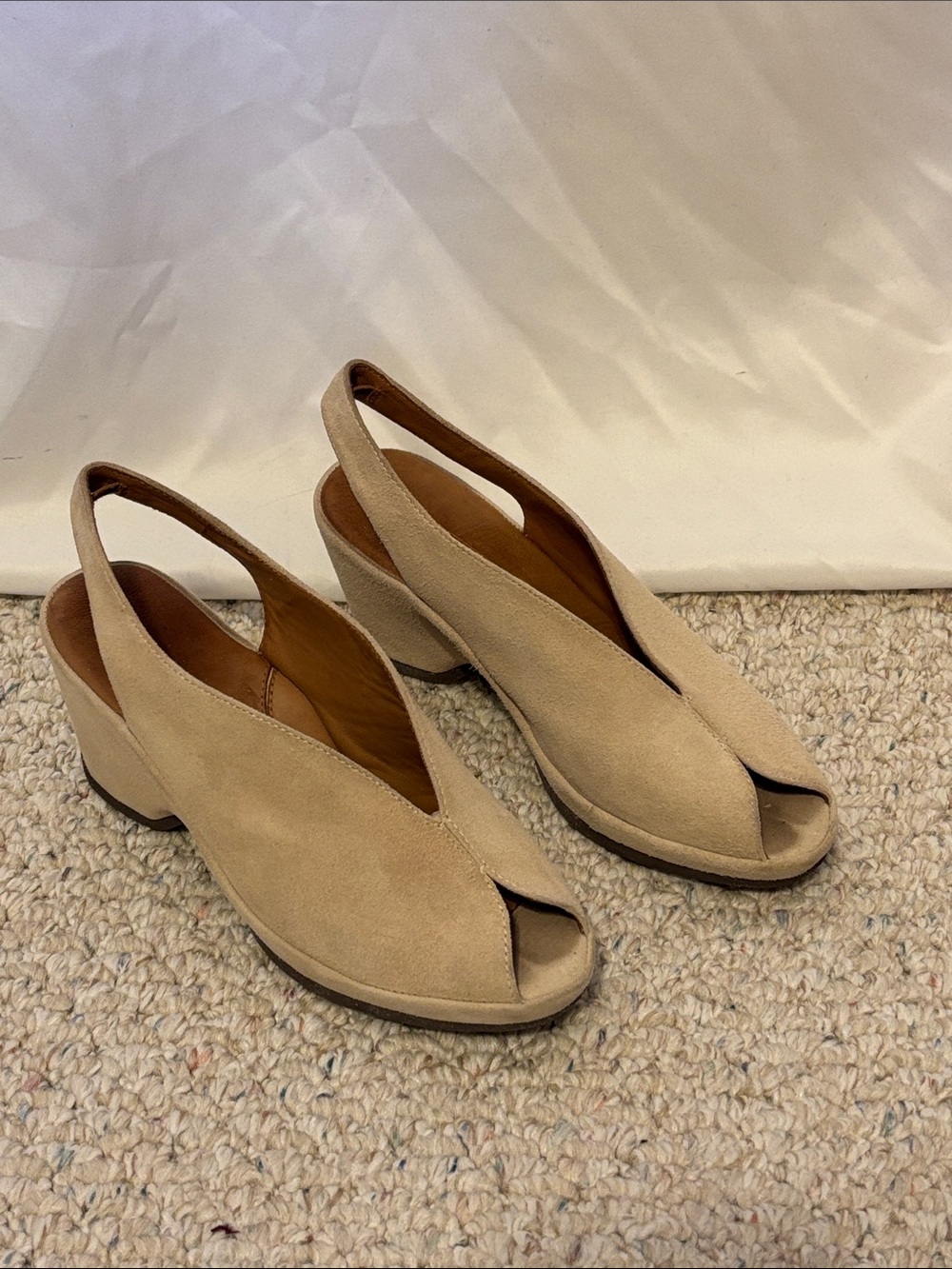 L'Amour Des Pieds Odetta Leather Suede Platform Peep Toe Beige Sandals Size 6